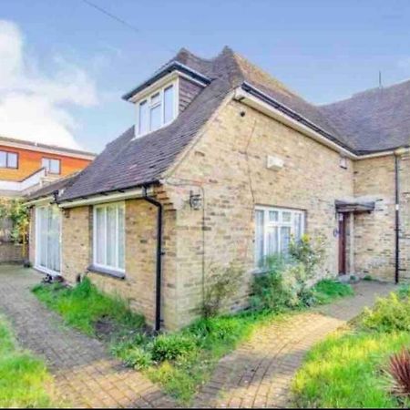 Lovely Cottage In The Heart Of Shirley- Croydon Exterior photo