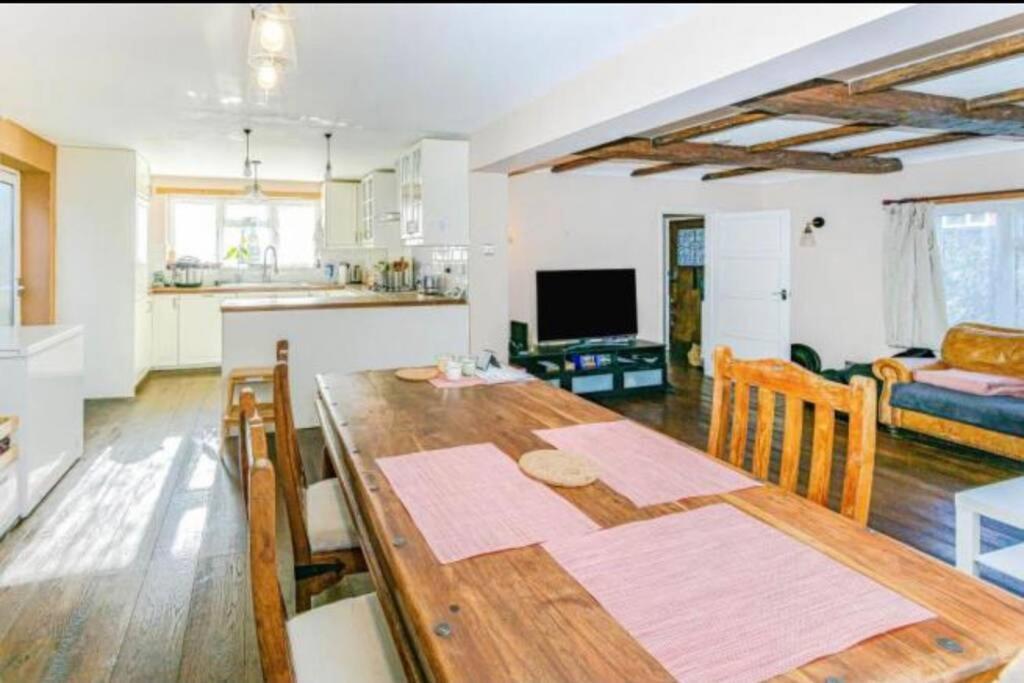 Lovely Cottage In The Heart Of Shirley- Croydon Exterior photo